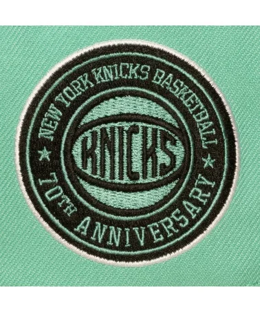 Mitchell & Ness - New York Knicks In The City Pro Snapback Cap - Mint / Black